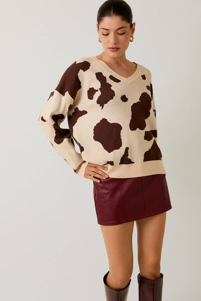 V-NECK LONG SLEEVE COW PATTERN SWEATER: CREAM-BROWN ANIMAL / L - Lulu Bella Boutique