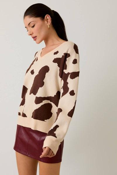 V-NECK LONG SLEEVE COW PATTERN SWEATER: CREAM-BROWN ANIMAL / L - Lulu Bella Boutique
