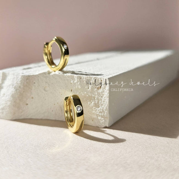 SOLITAIRE HUGGIE EARRINGS - E-H5036 / E-HT1152: BLACK / 6MM - Lulu Bella Boutique