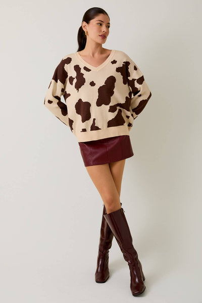 V-NECK LONG SLEEVE COW PATTERN SWEATER: CREAM-BROWN ANIMAL / L - Lulu Bella Boutique