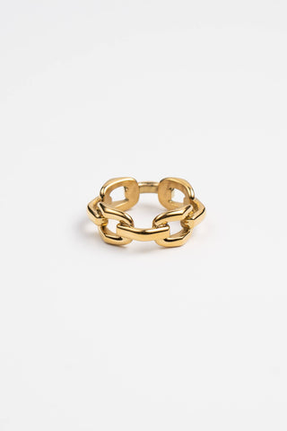 PRODUCT DETAILS Water Resistant 💧METAL: 18K gold over stainless steel. Hypoallergenic DESIGNER NOTE: This bold, modern ring is the perfect addition to any outfit. Designed like a chain, it will forever be a classic. STYLE TIP: Stack this ring with your faves!