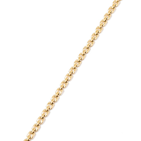 This beautiful squared chain gold necklace is made of beautiful, delicate chain links crafted from high quality materials, giving it a subtle yet elegant shine. The squared design of the chain adds a unique touch to the necklace, and its adjustable length makes it suitable for many different necklines. It's the perfect layering piece!