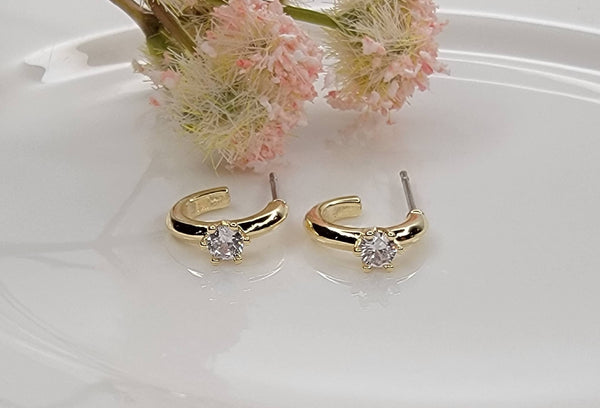 WEDDING RING STYLE MINI HOOP. - Lulu Bella Boutique