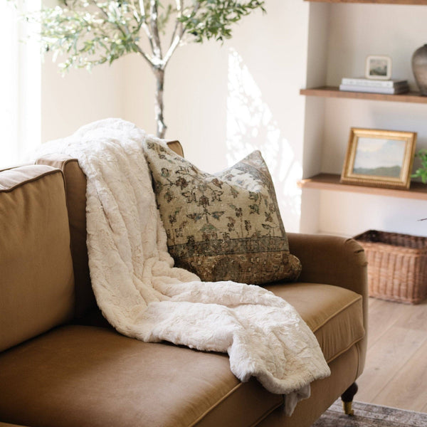 PATTERNED FAUX FUR THROW BLANKETS: Feather