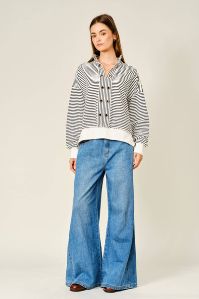 PULLOVER STRIPED EYELET DETAIL SWEATSHIRTS: OFF WHITE / BLACK