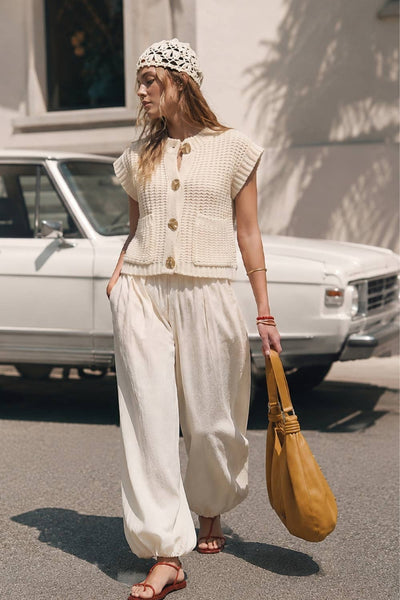 CHUNKY KNIT BUTTON-FRONT VEST TOP: Off White