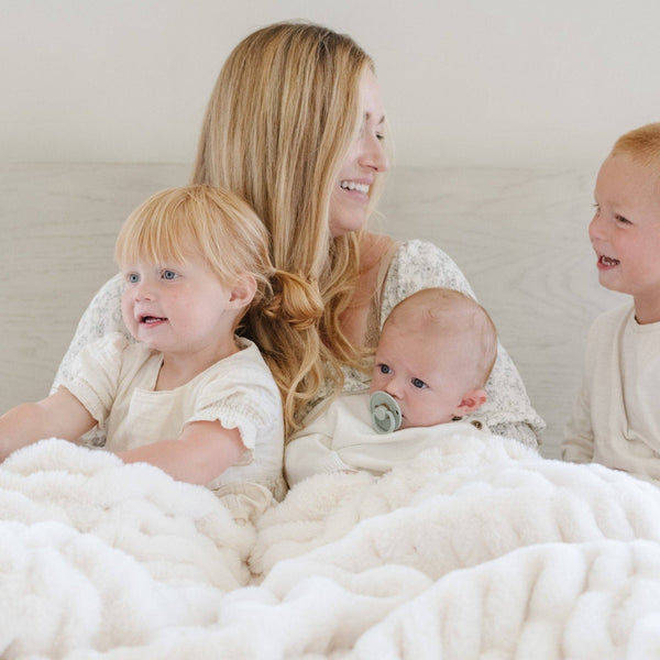 DOUBLE RUCHED FAUX FUR THROW BLANKETS: Woodrose