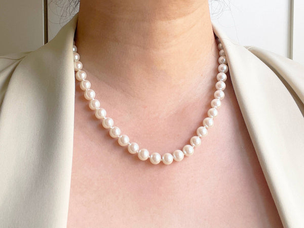 Single strand large white pearl necklace, pearl necklace