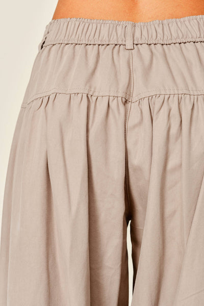 TENCEL SHIRRING BARREL BALLOON PANTS: LATTE