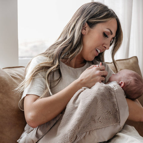 SATIN BORDER RECEIVING BLANKETS: Tan