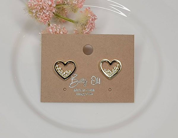 CZ HEART POST EARRINGS.: GOLD - Lulu Bella Boutique