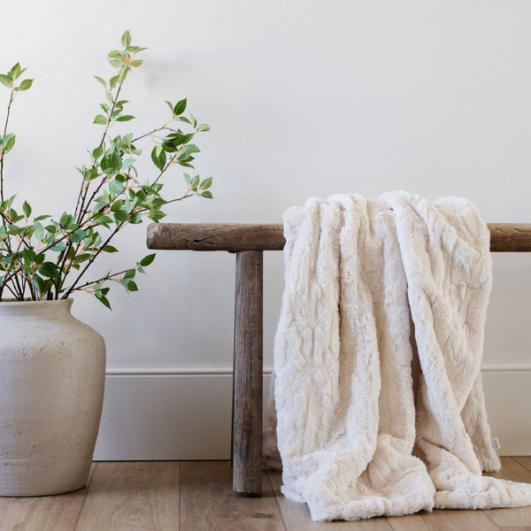 PATTERNED FAUX FUR THROW BLANKETS: Cashmere