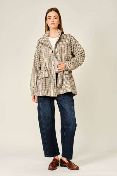 PLAID FAUX LEATHER MOCK NECK DETAIL JACKET: CREAM/BROWN