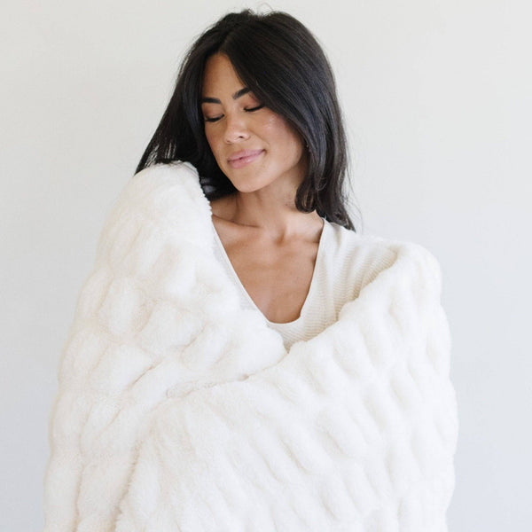 DOUBLE RUCHED FAUX FUR THROW BLANKETS: Sandshell Blend