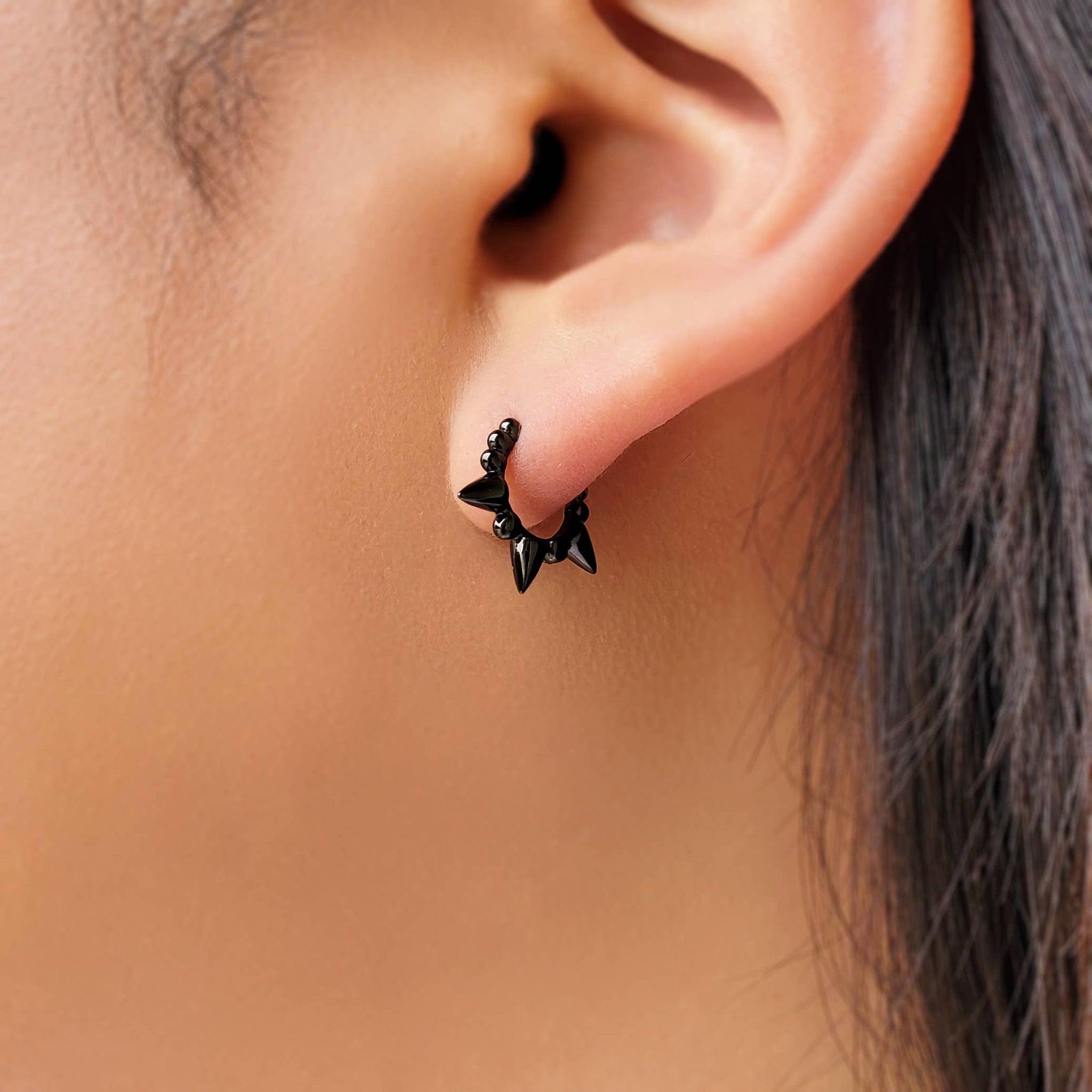 SPIKE EDGY HUGGIE EARRINGS - E-H1168: Black