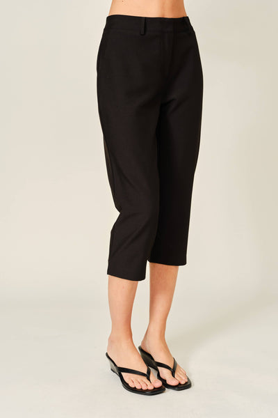 SLIM LEG WOVEN CAPRI PANTS: BLACK