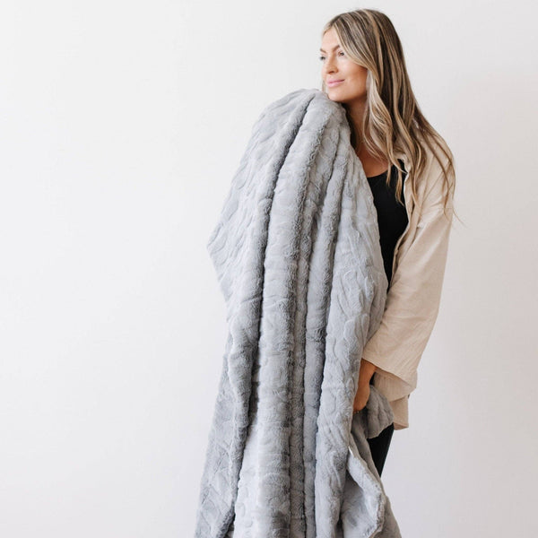 PATTERNED FAUX FUR THROW BLANKETS: Feather