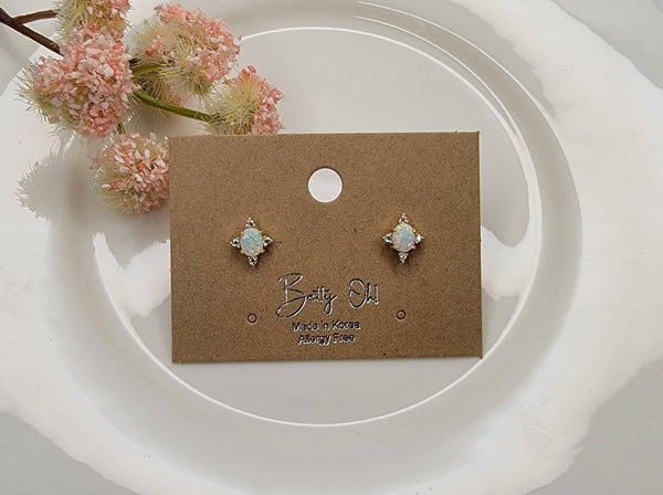 SEMI PRECIOUS OPAL STONE POST EARRINGS.: GOLD