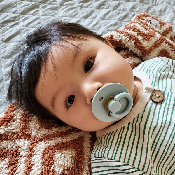 Itzy Soother™ Natural Rubber Paci Sets: Glow 0-6 M