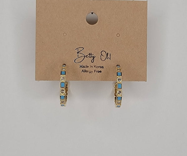 DECO HOOP EARRINGS.: White