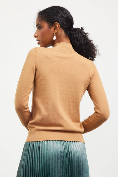 MOCK NECK SWEATER WITH BUTTON DETAIL: CAMEL