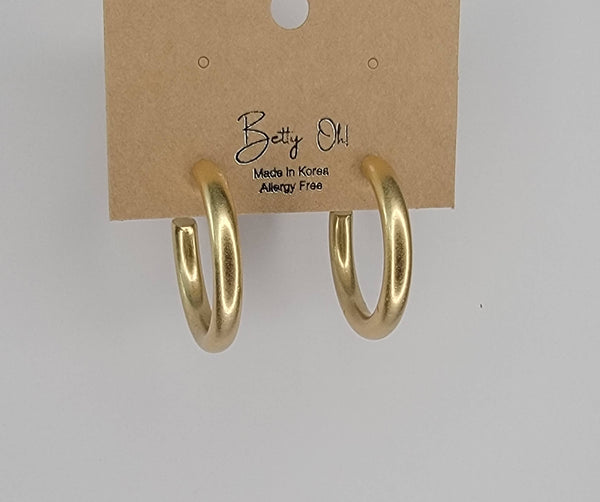 HOOP EARRINGS.: GOLD - Lulu Bella Boutique