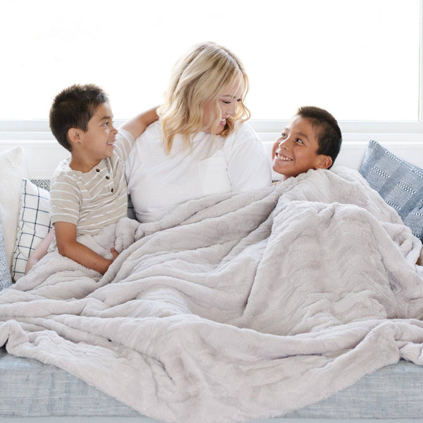 PATTERNED FAUX FUR THROW BLANKETS: Fir