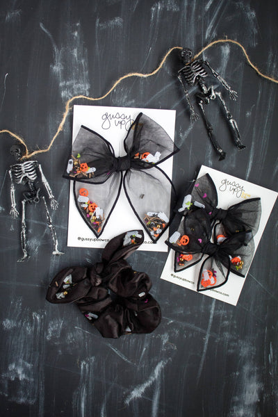 Ghosts in the Graveyard Shaker | Whimsy Bow | Halloween 24 Collection: Mini Bow on clip