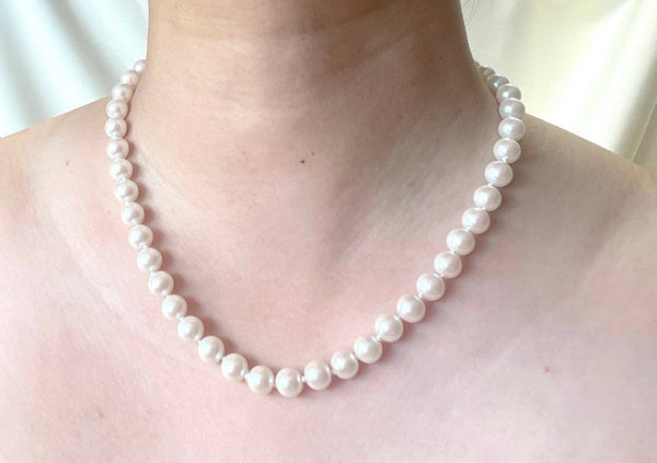 Single strand large white pearl necklace, pearl necklace