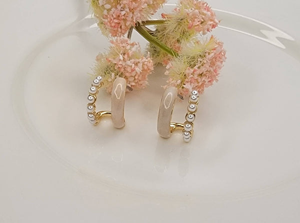 SMALL DOUBLE LAYRED HOOP EARRINGS.