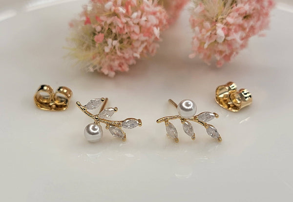 Cz Post Earring: Gold