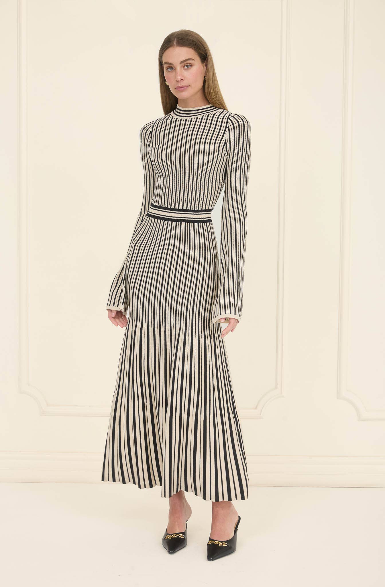 STRIPE LONG SLEEVE SWEATER PLEATED MIDI DRESS: Black IVORY XS STRIPE LONG SLEEVE SWEATER PLEATED MIDI DRESS: Black IVORY XS
