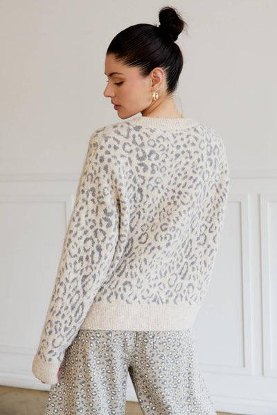 ROUND NECK LONG SLEEVE ANIMAL SWEATER: CREAM-GREY ANIMAL / S - Lulu Bella Boutique