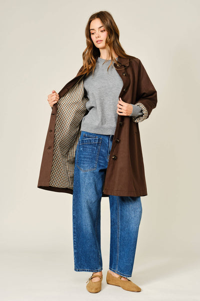 CHECKED INSIDE MIDI TRENCH COAT: BROWN