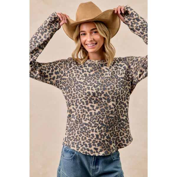 LEOPARD PRINT WASHED WAFFLE THERMAL TOP WITH THUMB: LEOPARD