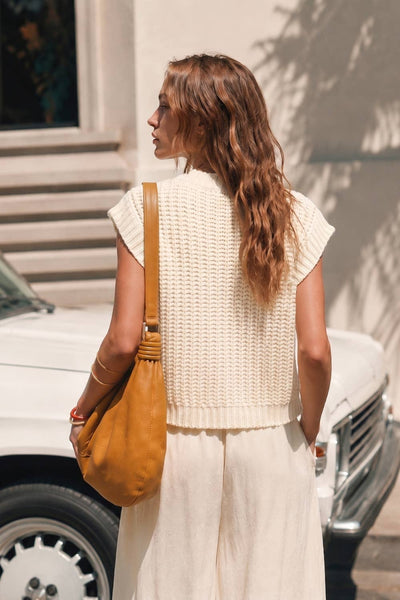 CHUNKY KNIT BUTTON-FRONT VEST TOP: Off White