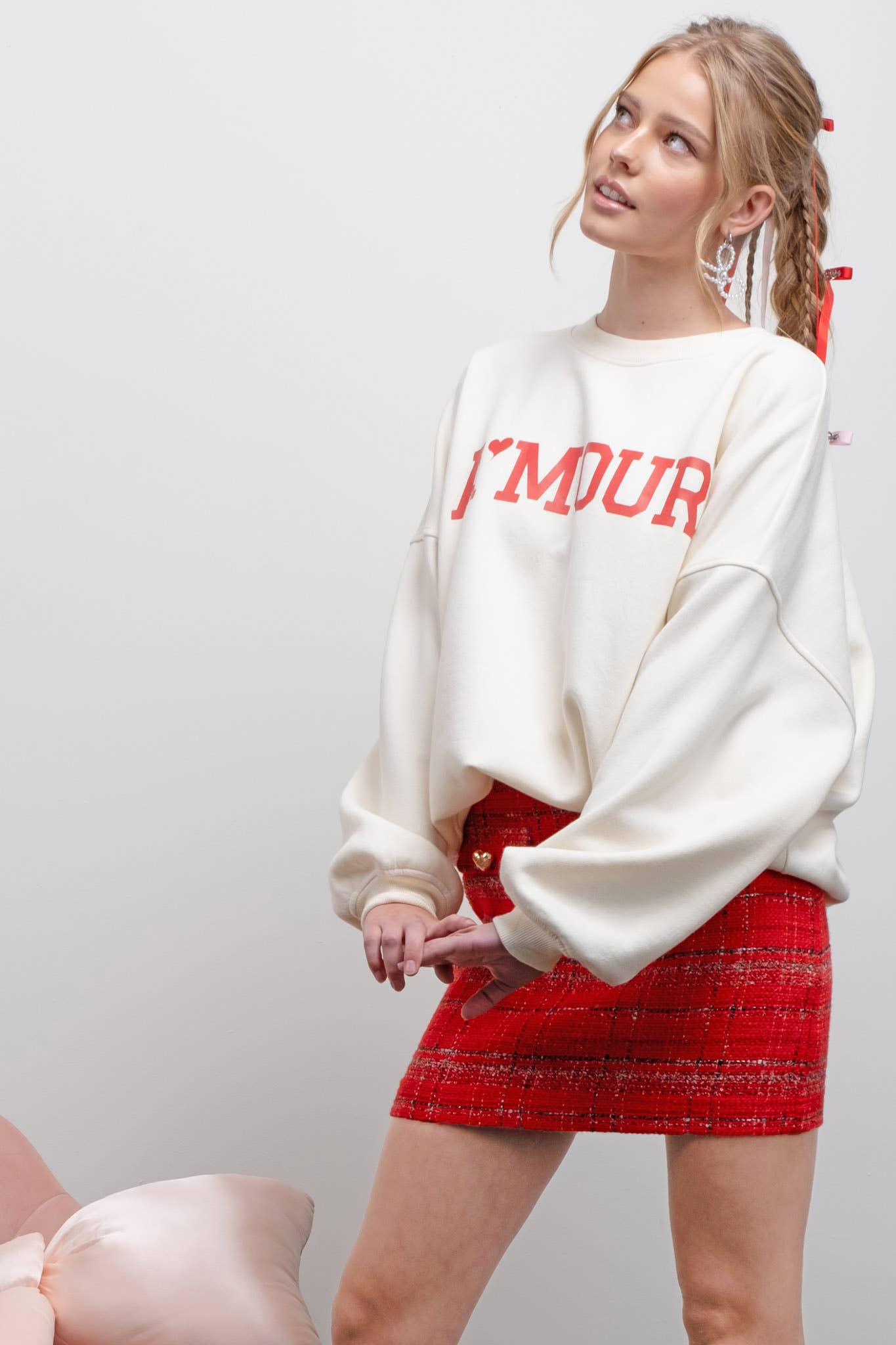 AMOUR GRAPHIC CREW NECK SWEATSHIRT: IVORY