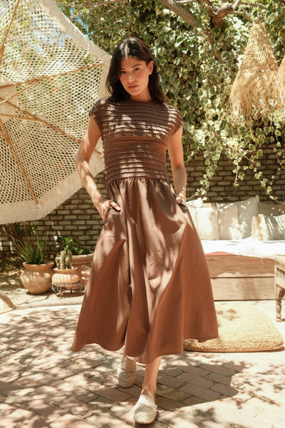 SHIRRED TOP MAXI DRESS: BROWN