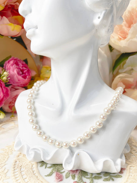 Single strand large white pearl necklace, pearl necklace