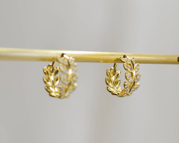 E043 gold leaf huggie earrings, leaf hoop earrings, huggies: Silver