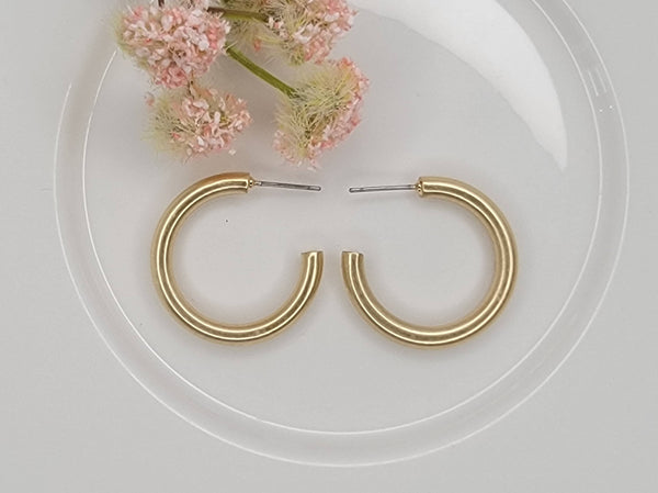 HOOP EARRINGS.: GOLD - Lulu Bella Boutique