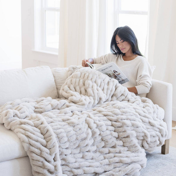 DOUBLE RUCHED FAUX FUR THROW BLANKETS: Sandshell Blend