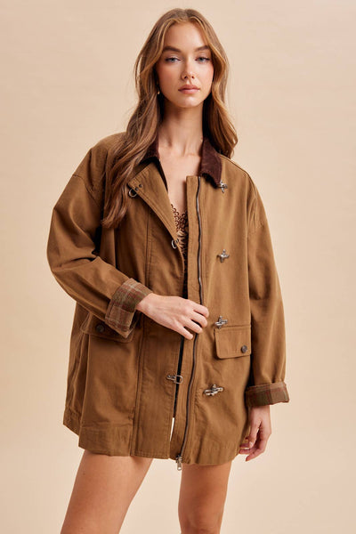 METAL CLASP UTILITY BARN JACKET: UTILITY OLIVE