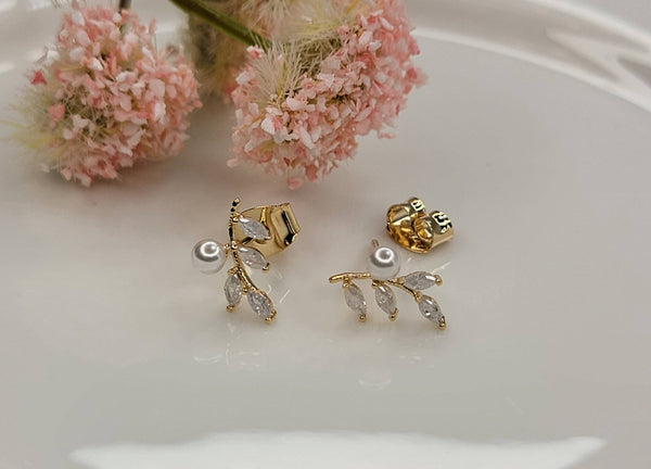 Cz Post Earring: Gold