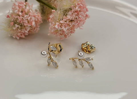 Cz Post Earring: Gold