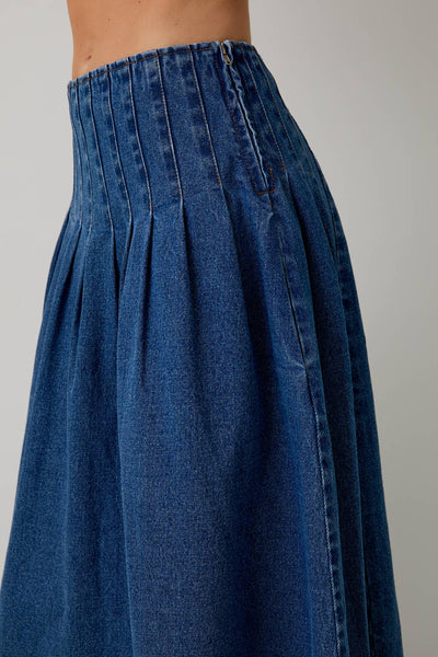 DENIM PLEATED MIDI SKIRT: DENIM / S - Lulu Bella Boutique