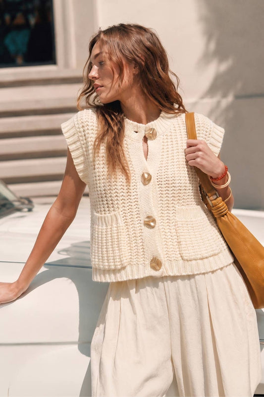 CHUNKY KNIT BUTTON-FRONT VEST TOP: Off White