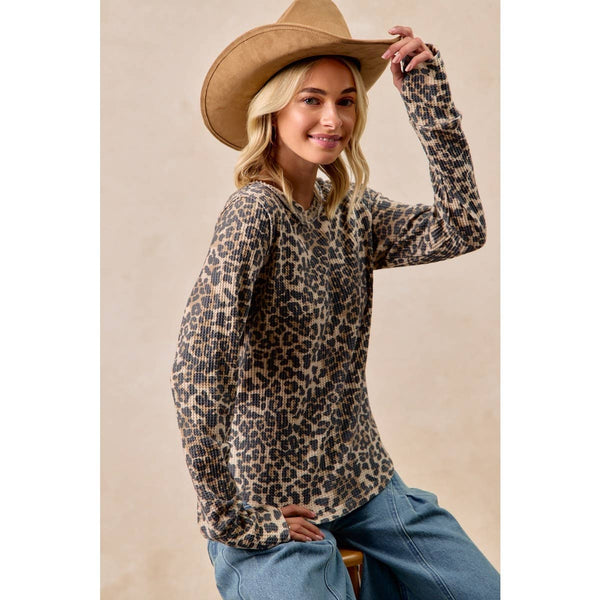 LEOPARD PRINT WASHED WAFFLE THERMAL TOP WITH THUMB: LEOPARD