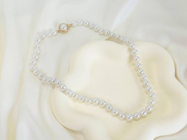 Single strand large white pearl necklace, pearl necklace