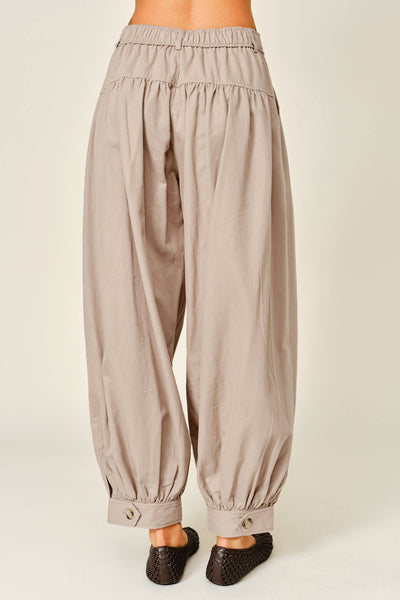 TENCEL SHIRRING BARREL BALLOON PANTS: LATTE